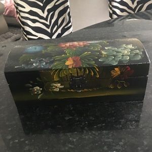 Vintage Winterthur floral hand painted hinged box